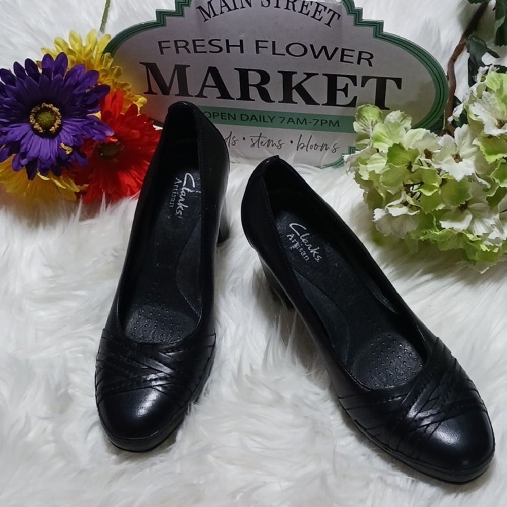 Clark's Artesian 7.5 black pumps,  stunning.